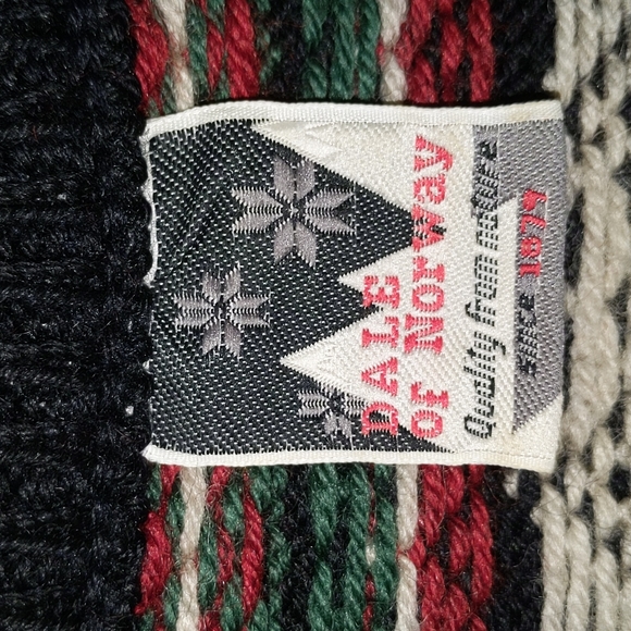 Dale of Norway Sweater - Picture 6 of 7